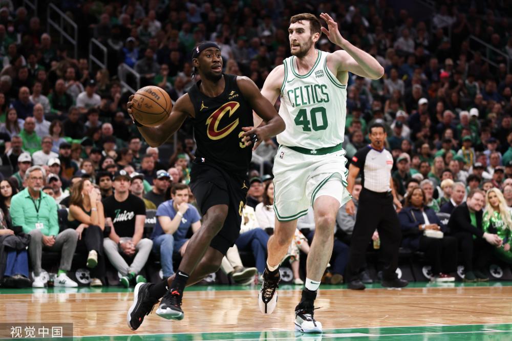 并贡献多次 并贡献多次